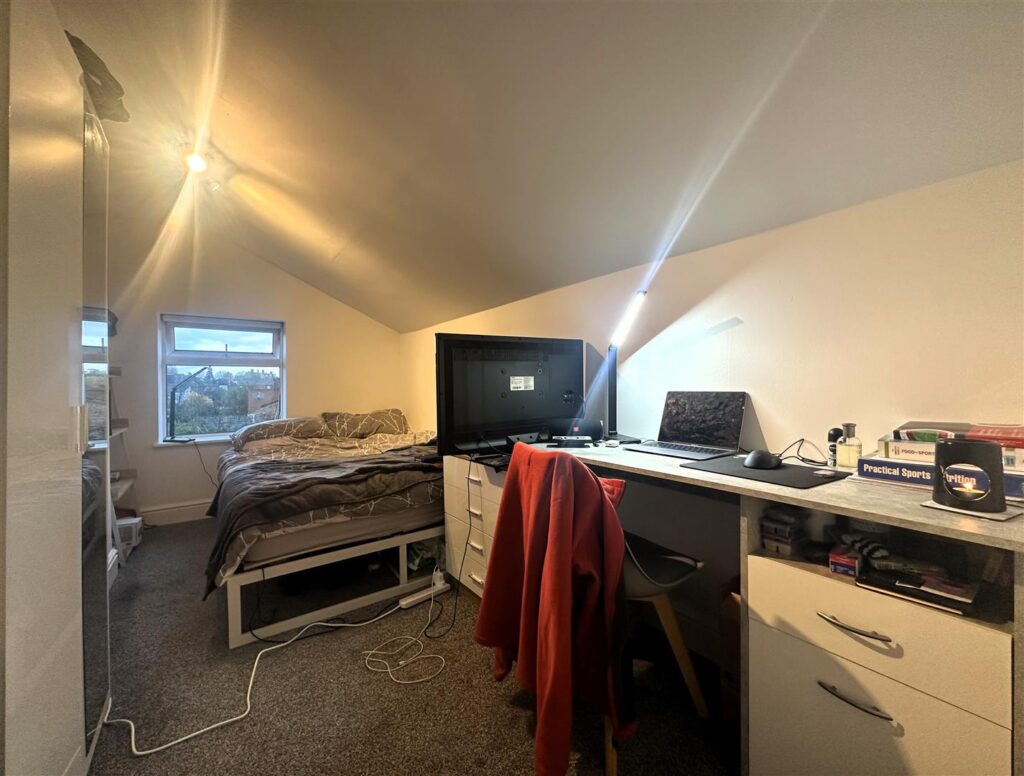 Bedroom 4.jpg