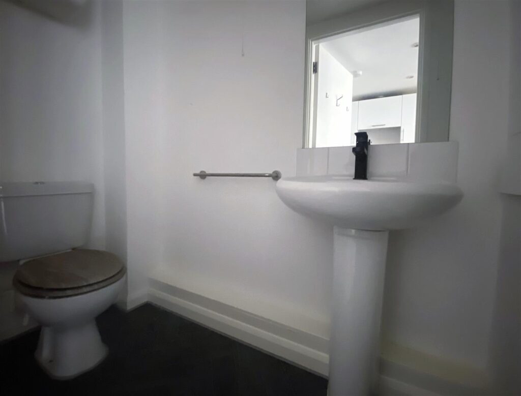 Shower Room II.jpg