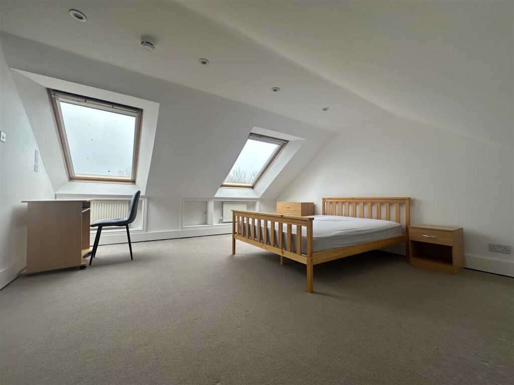 Bedroom 6 II.jpg