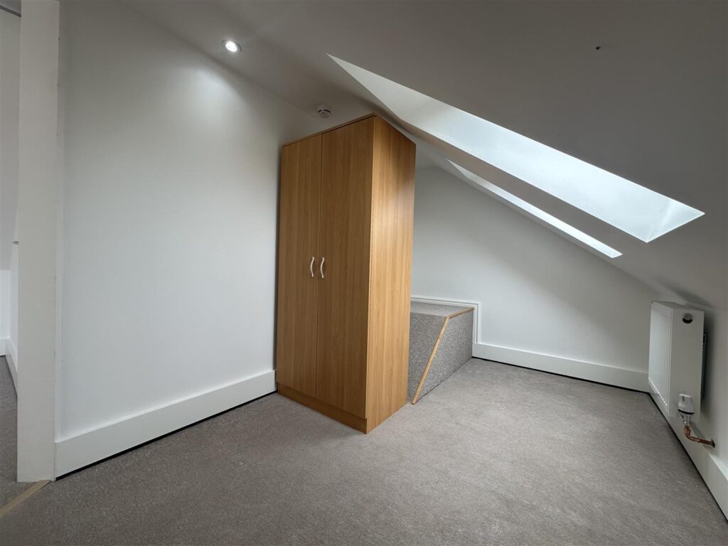 Bedroom 1 Dressing Room II.jpg