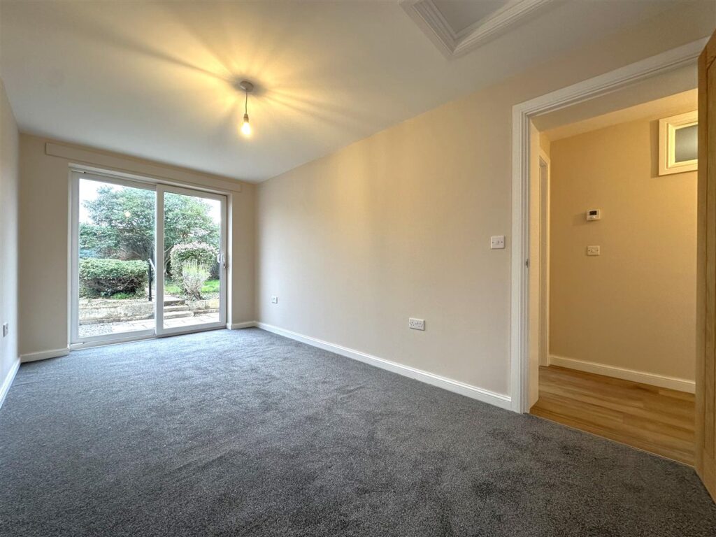 Bedroom 4.jpg