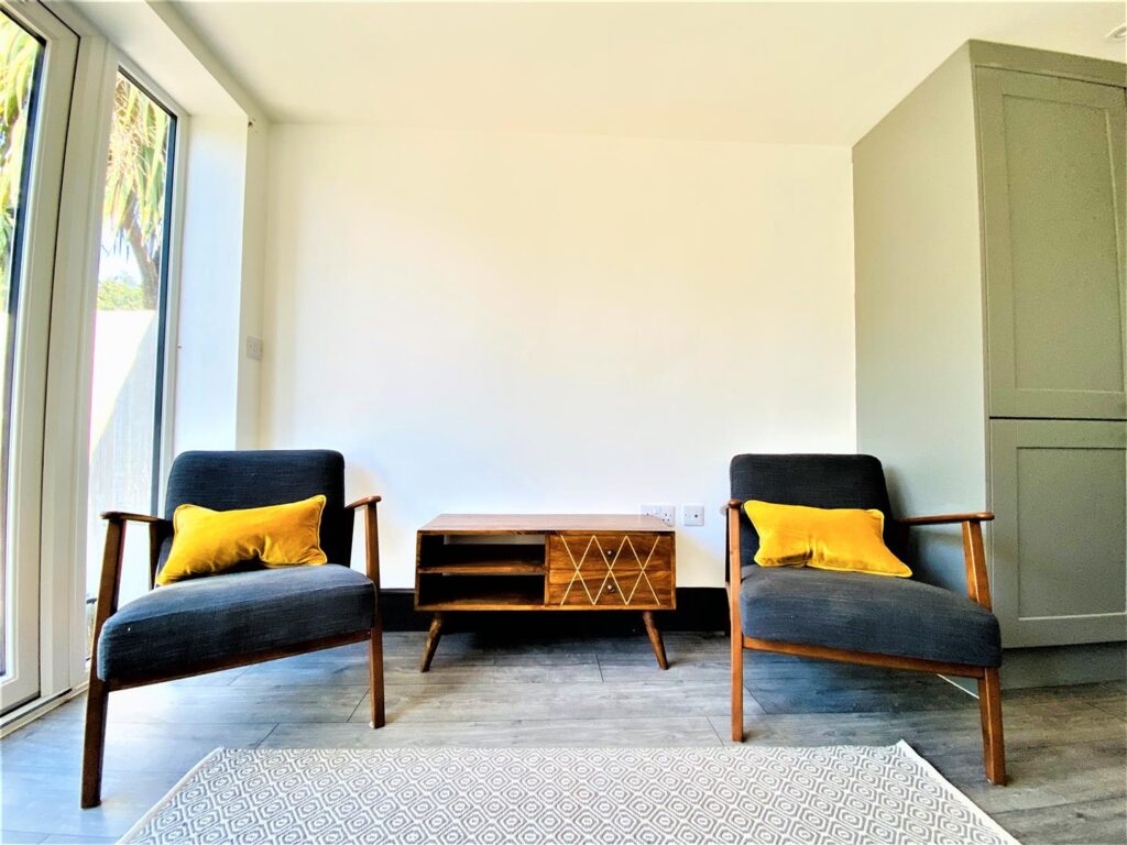 LoungeIII.jpg